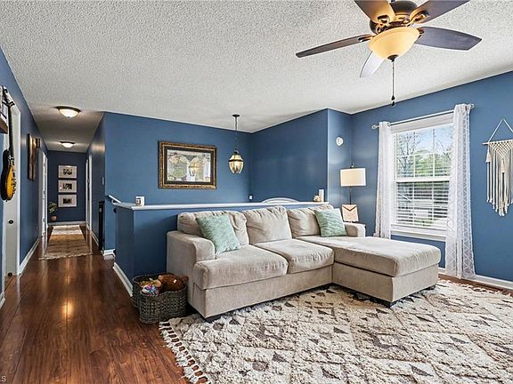 5th image of 4045 Lenora Dr