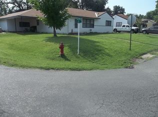 556 N 8th St, Towanda, KS 67144