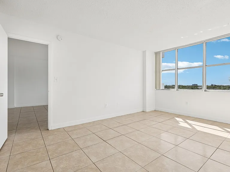 1 Bed 1.5 Bath Unit