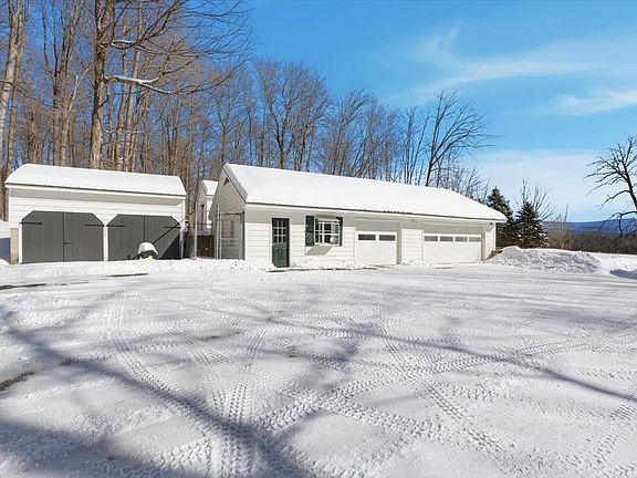 5th image of 557 Bennett Hill Road