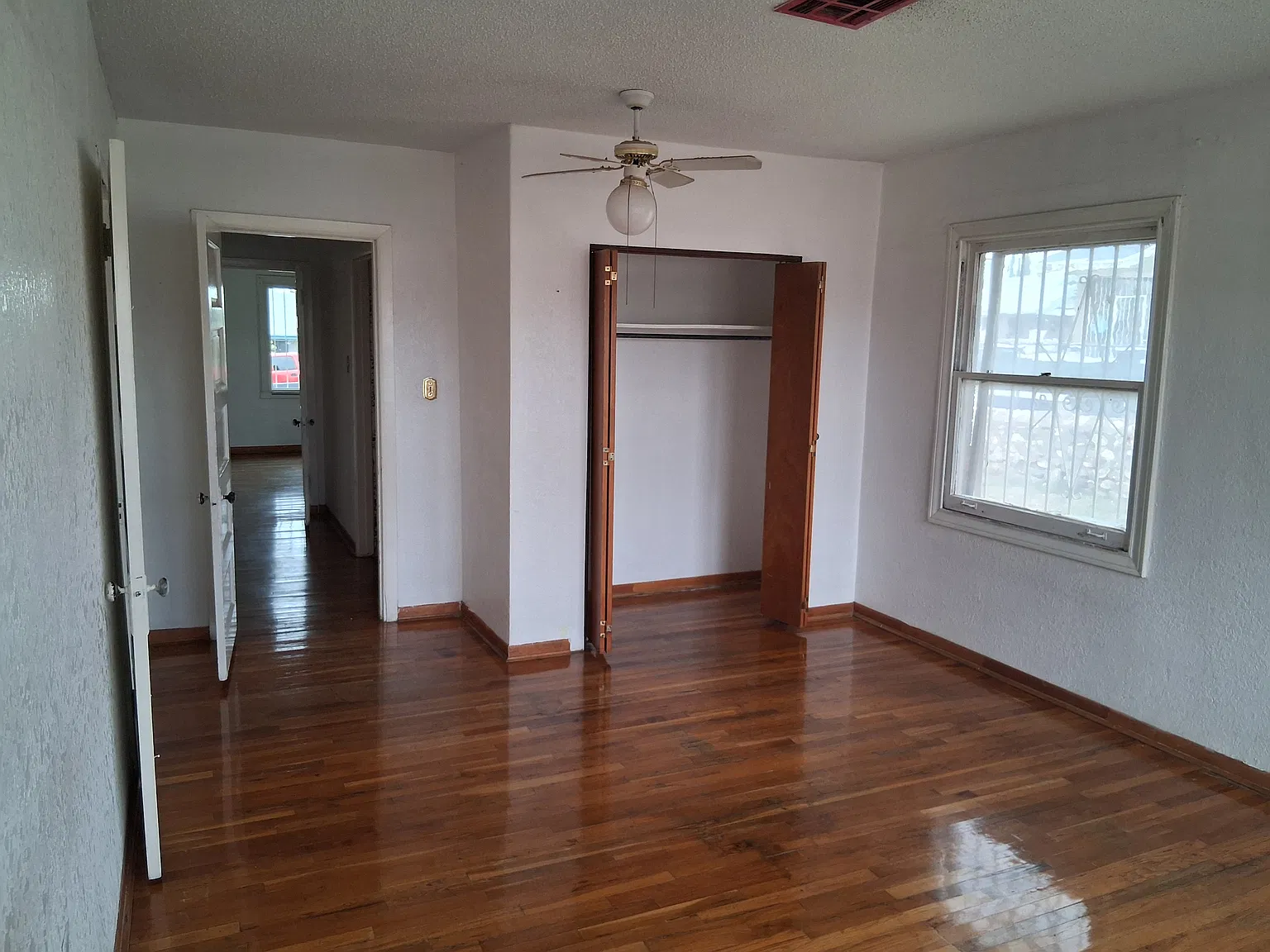 2 bed, 1350 sqft, $1,350 — Photo 4