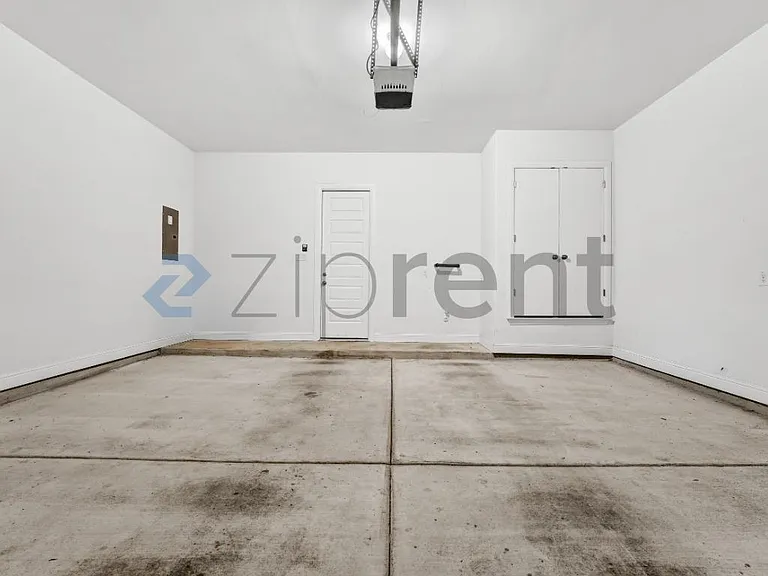 6405 Golden Bough Ln — Photo 33