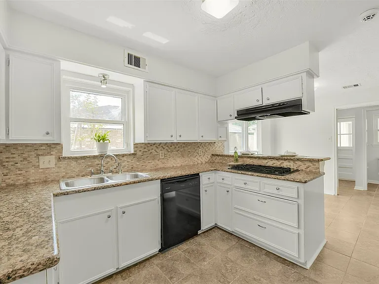 12011 Kirknoll Dr — Photo 16