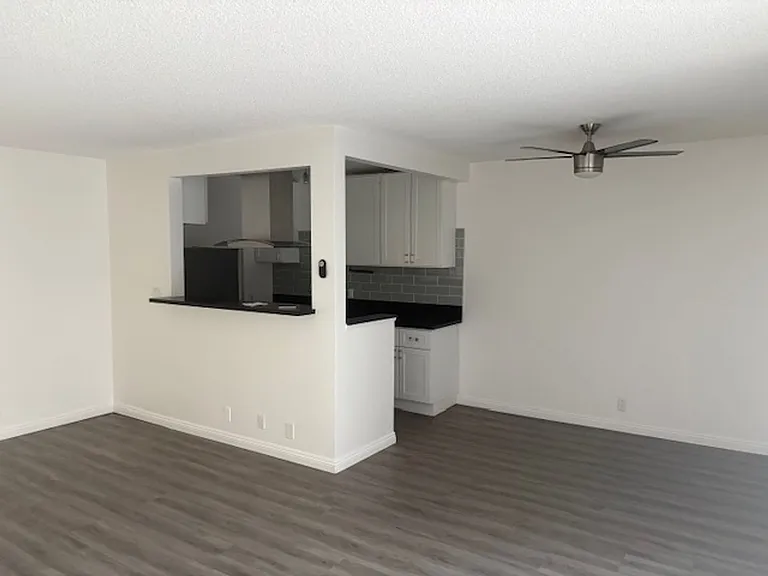 1341 N Poinsettia Pl — Photo 6