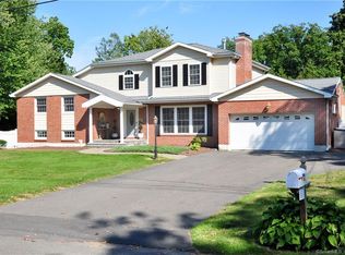 13 Robin Rd, Farmington, CT 06032