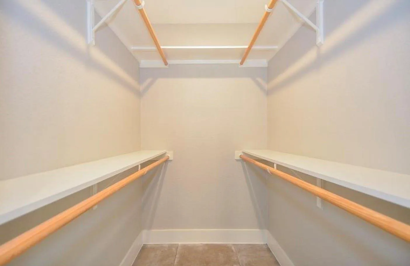 3 bed, 2.0 bath, 2662 sqft, $1,750 — Photo 3