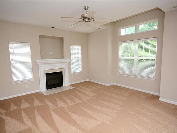 3rd image of 414 Fountain Dr