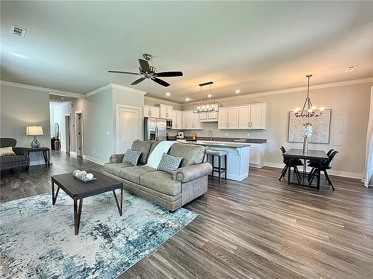 915 NE Heights Ln — Photo 10
