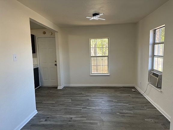 4th image of 712 Walnut St