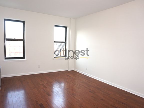 4th image of 301 Sterling St #6HU
