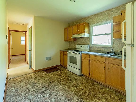 3rd image of 2327 Morton Ln