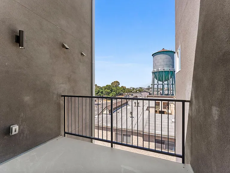 2828 Howard Ave — Photo 20