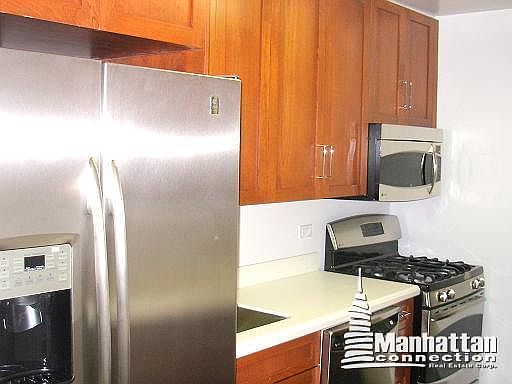 2nd image of 225 E 70th St APT 3E