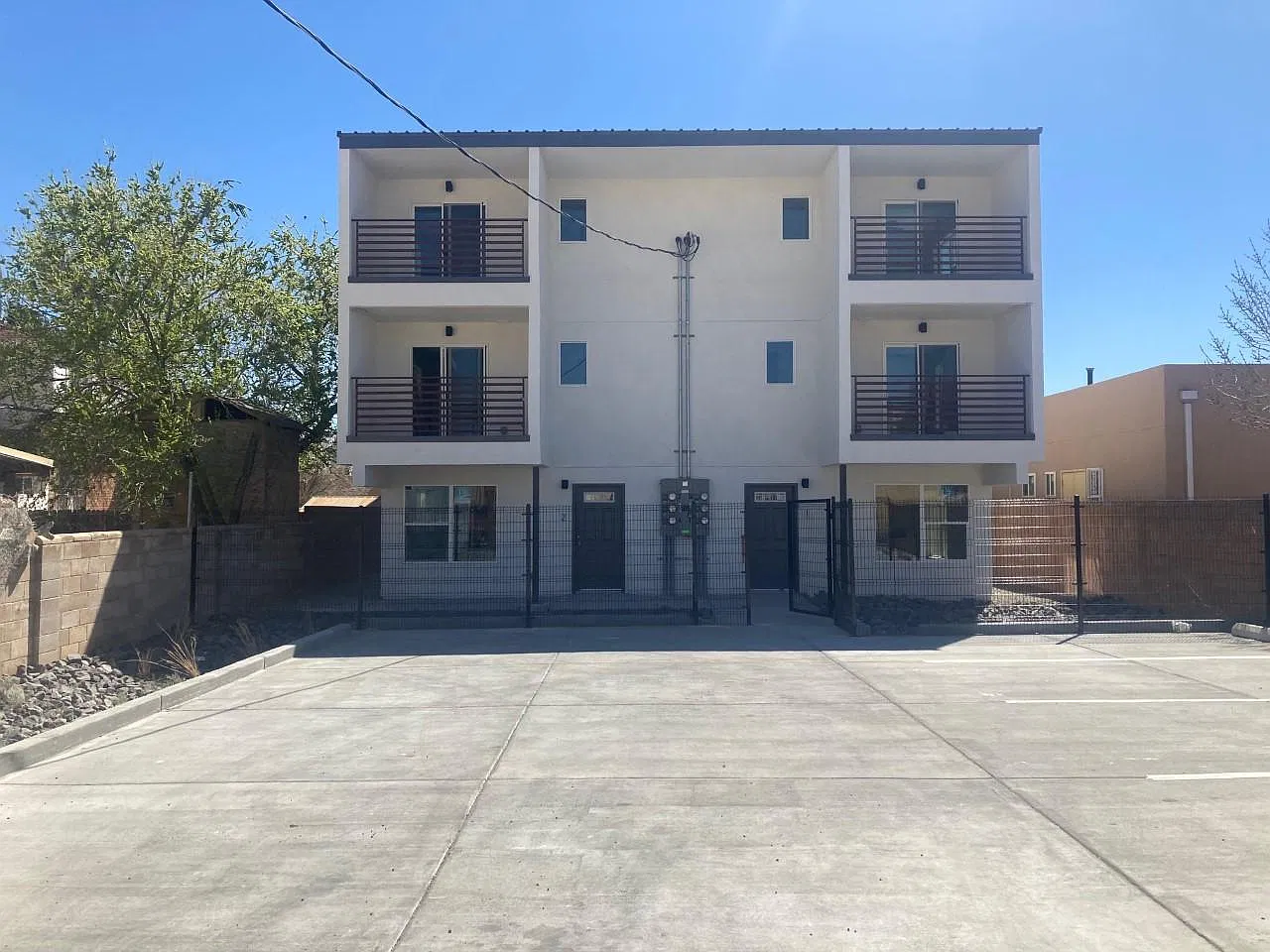 2 bed, 1100 sqft, $2,200 — Photo 2