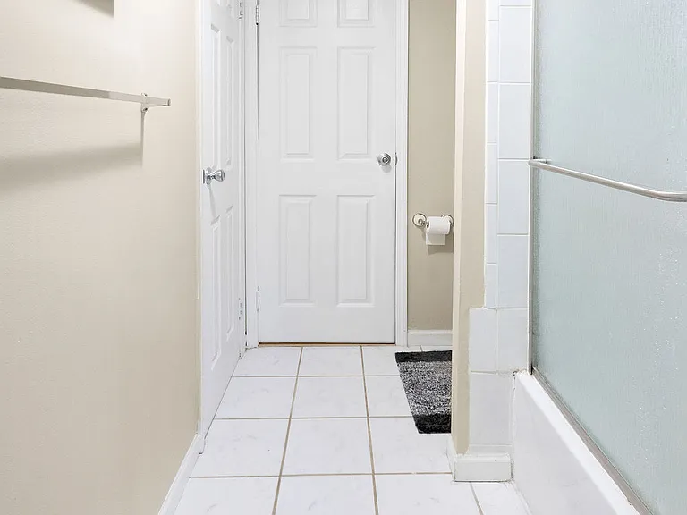 1719 Sussex Walk #D — Photo 32
