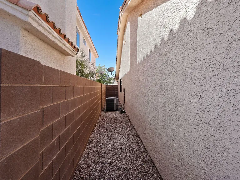 9892 Vermillion Cliffs Ave — Photo 31