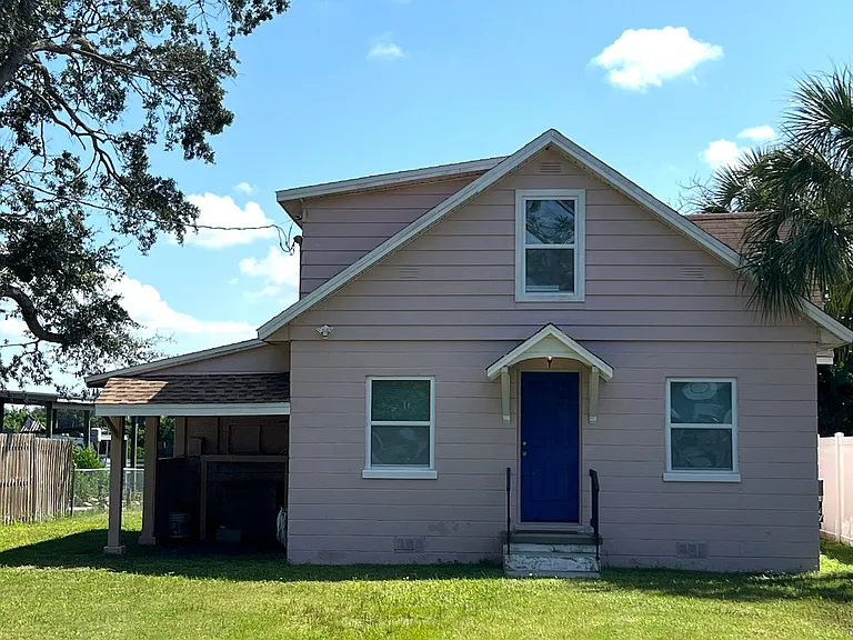 412 Riverside Dr — Photo 1