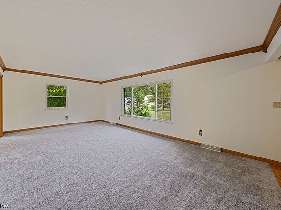 3rd image of 1028 Iroquois Run