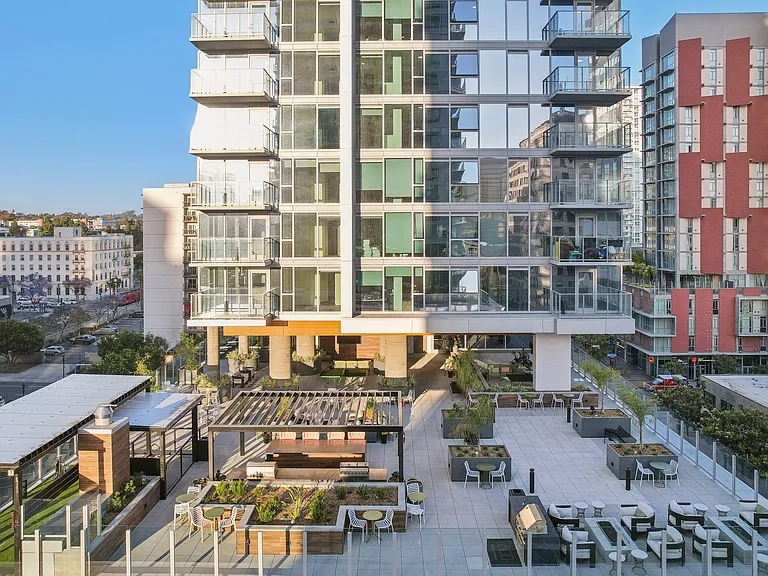 800 Broadway — Photo 43