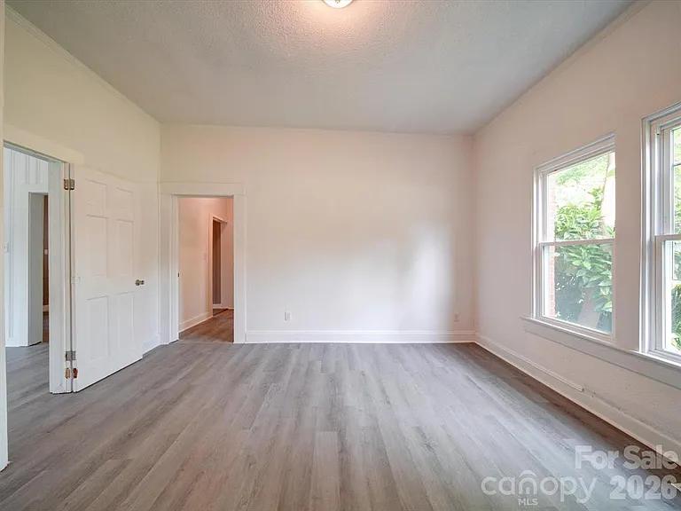 720 S Main St — Photo 16
