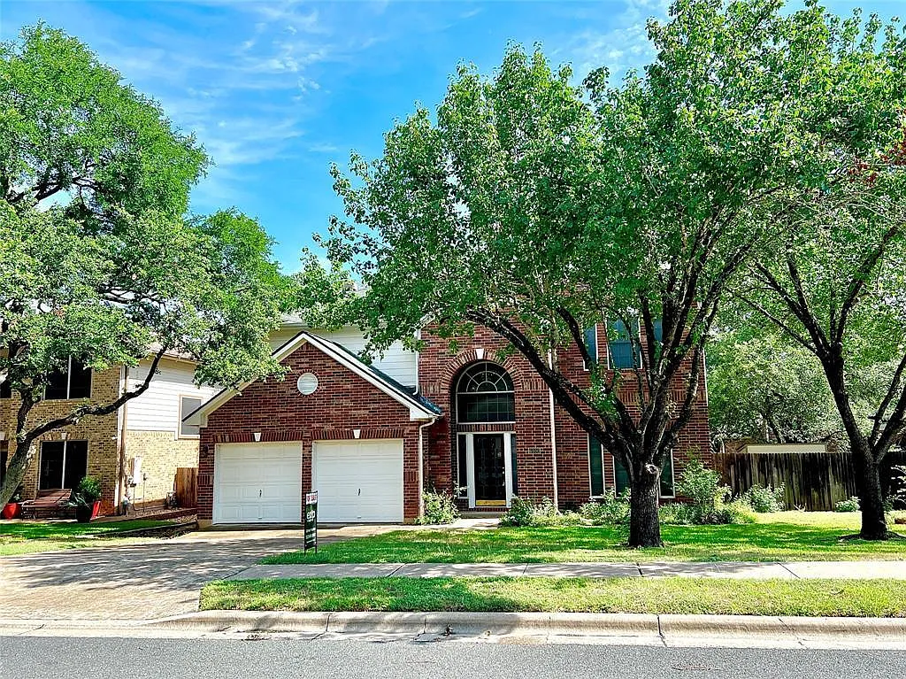 3 bed, 2.5 bath, 2266 sqft, $3,000 — Photo 2