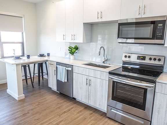 2nd image of 504 E Stoughton St #602