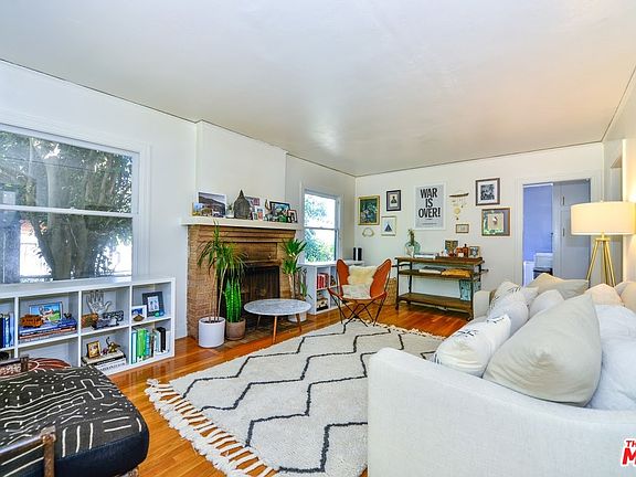 4th image of 2427 Beverley Ave
