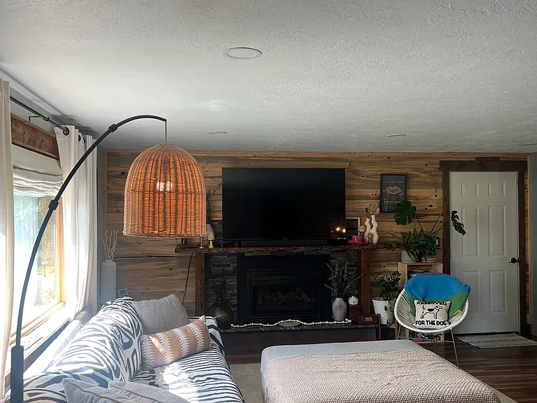 982 Jessie Ave — Photo 4
