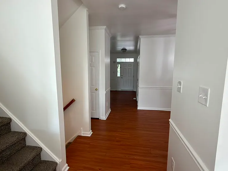 1071 King Way — Photo 5