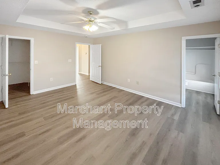 215 Rexford Dr — Photo 13