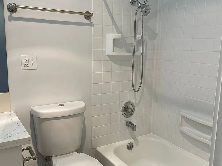Ekilai Apartments - Spacious 1 Bed, 2 Bed Units & 3 Bed Units, w/ Private Balcony ~ Designer fini... — Photo 13