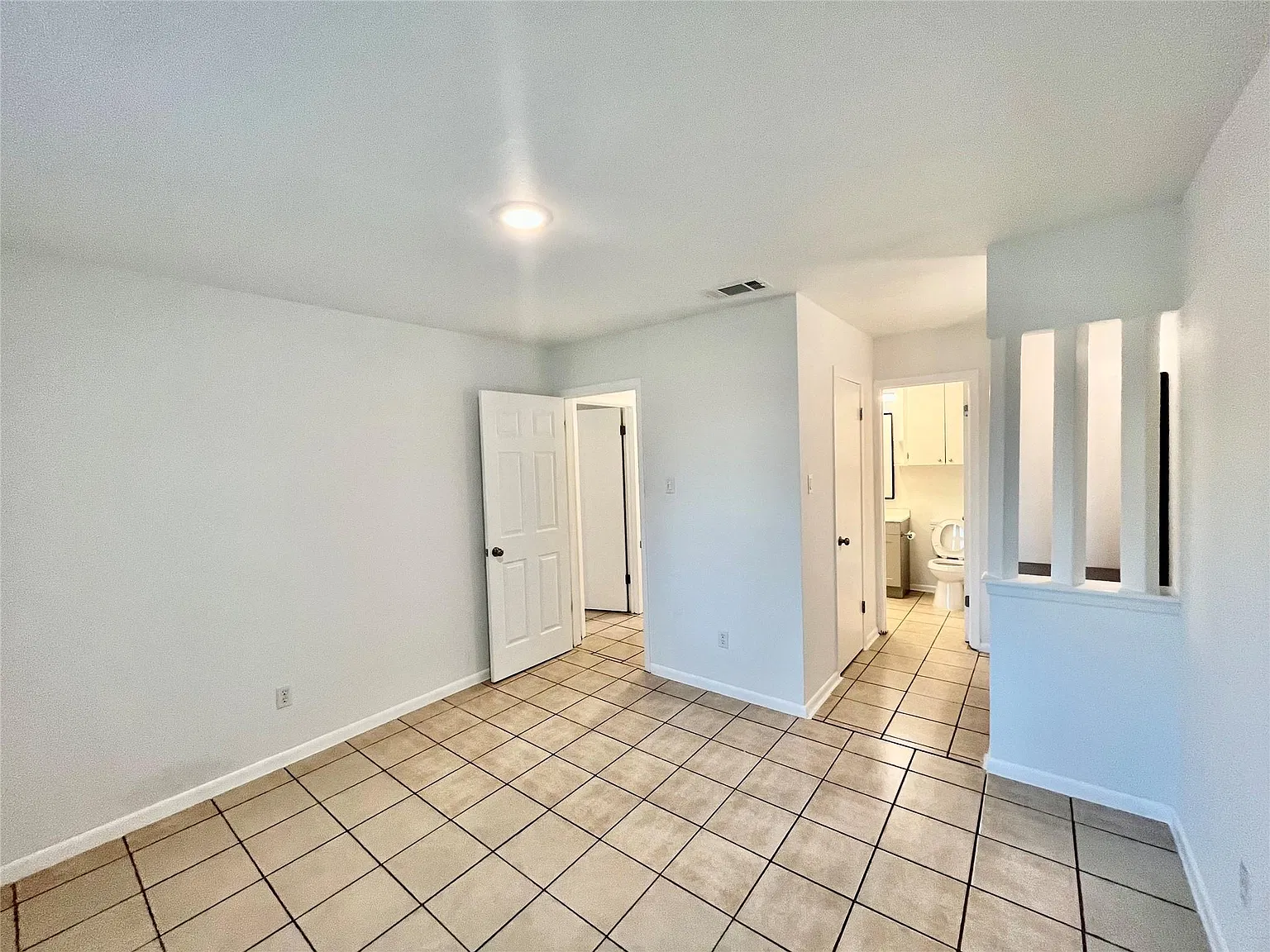 3 bed, 2.0 bath, 1090 sqft, $1,600 — Photo 2