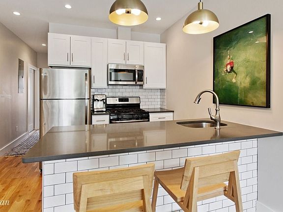 3rd image of 242 Sackett St Unit Penthouse