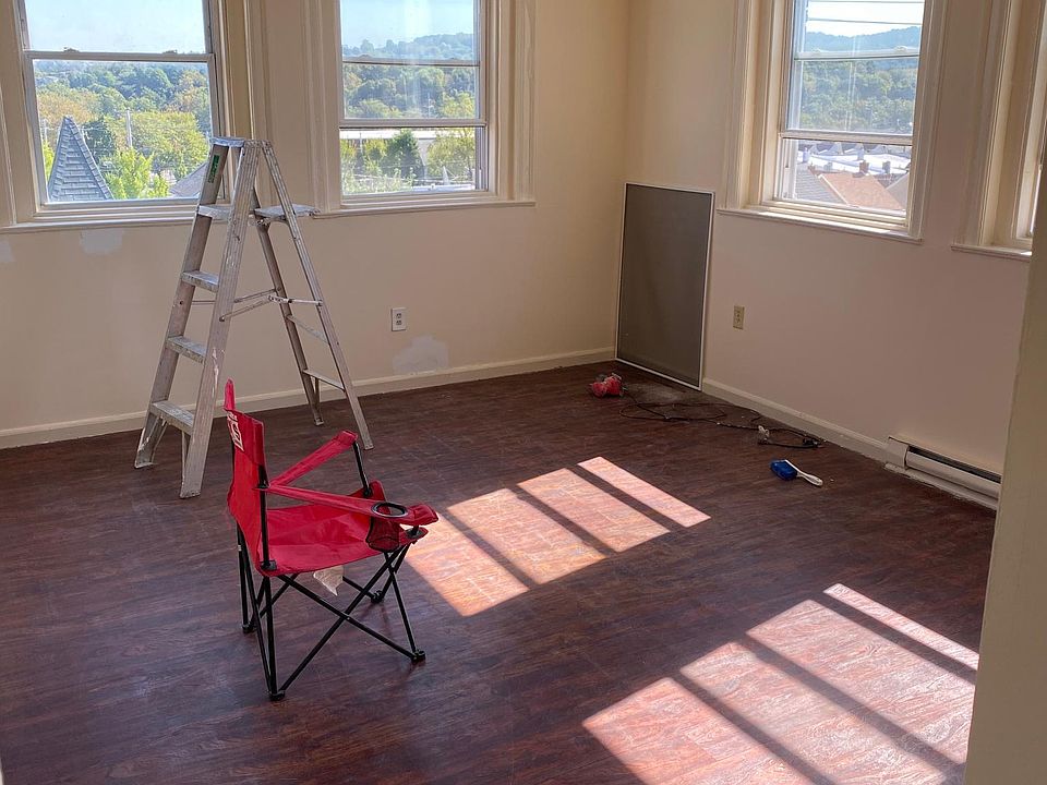2nd image of 402 Ridge Ave Unit 4A