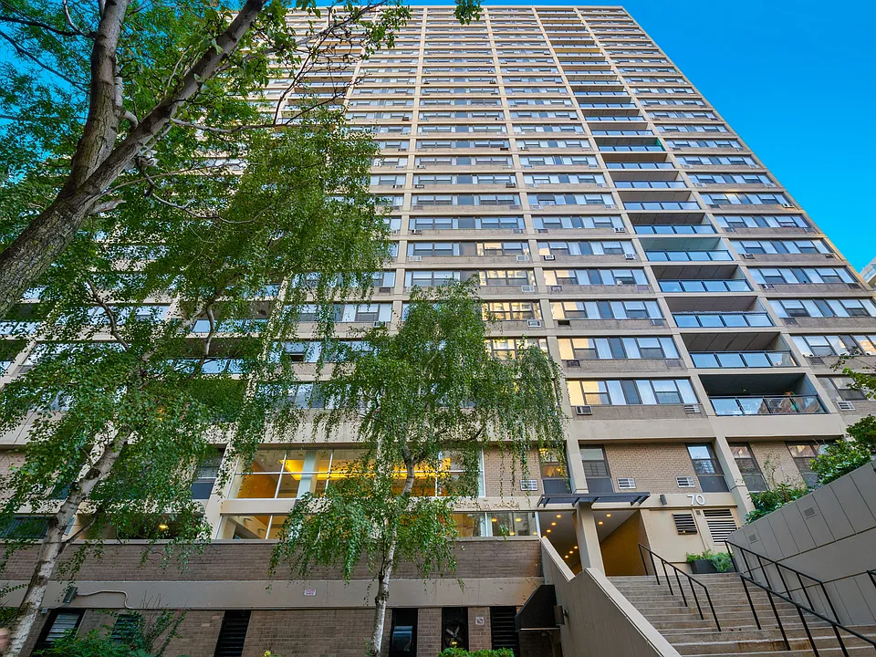 Marquis West Side