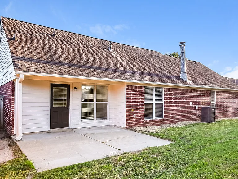10712 Oak Cir N — Photo 16