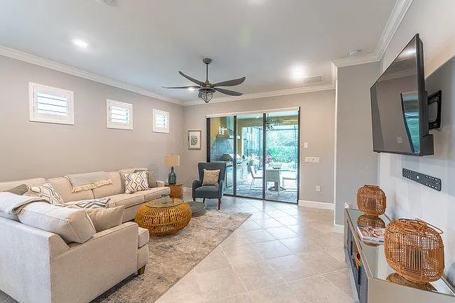 7722 Jacaranda Ln — Photo 6