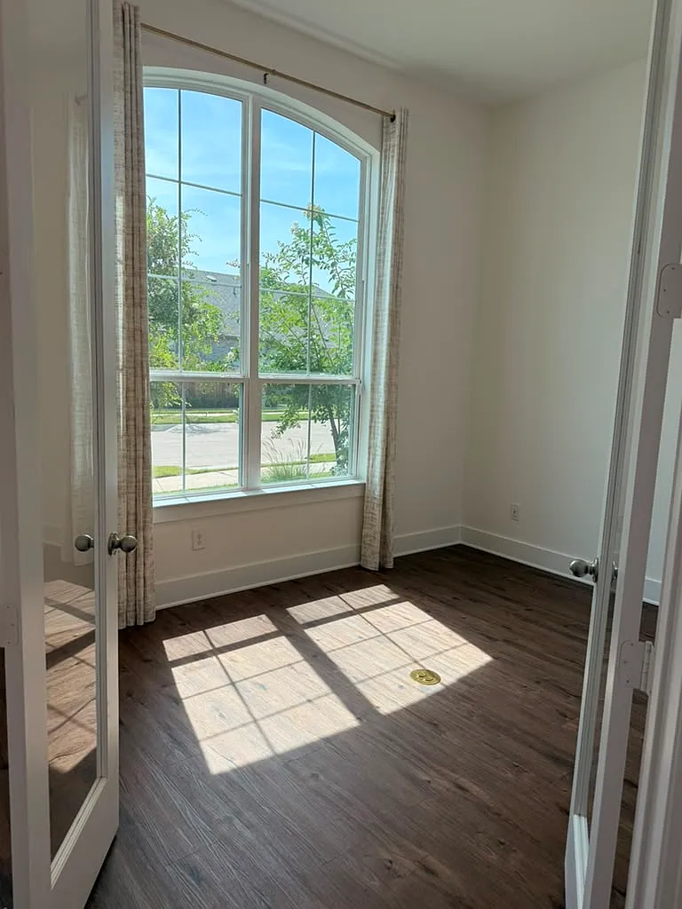 4 bed, 2282 sqft, $3,395 — Photo 4