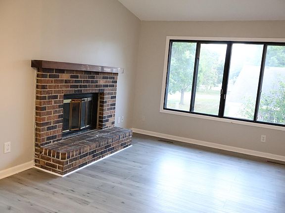 5th image of 3837 Heather Dr