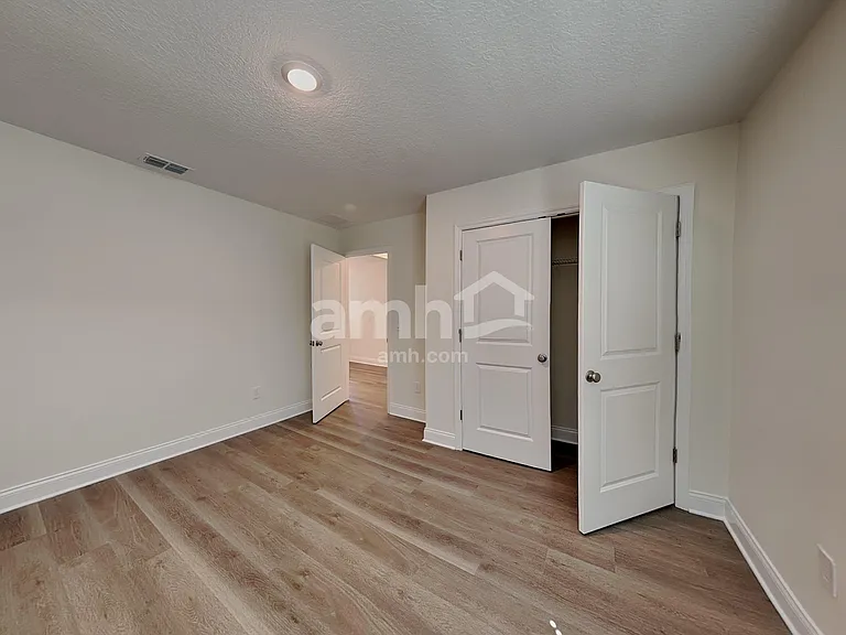 16392 Aubergine Aly — Photo 16