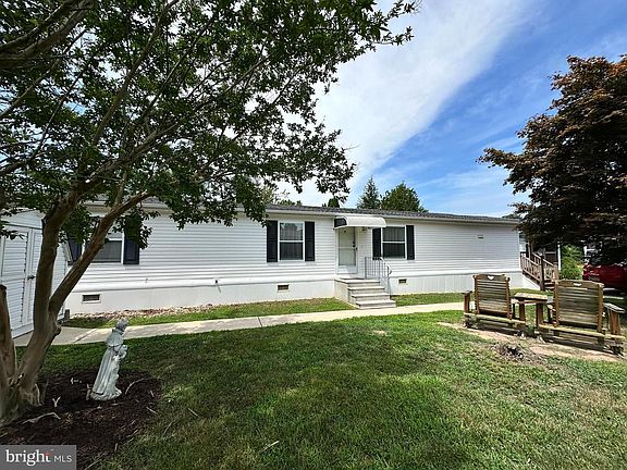 2nd image of 7 Devon Ln E #5