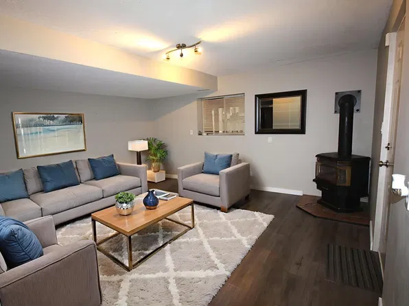 2973 Wembley Dr, North Vancouver, BC V7J 3B9