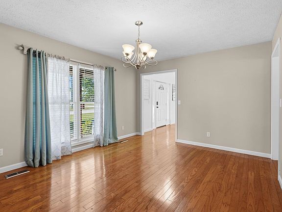 5th image of 4002 Denise Dr