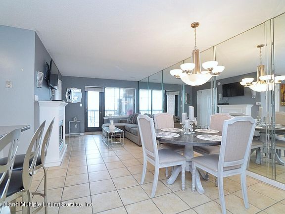 3rd image of 40 Wellington Ct APT 4C