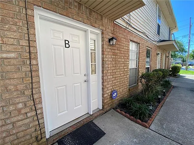 335 Deckbar Ave #B