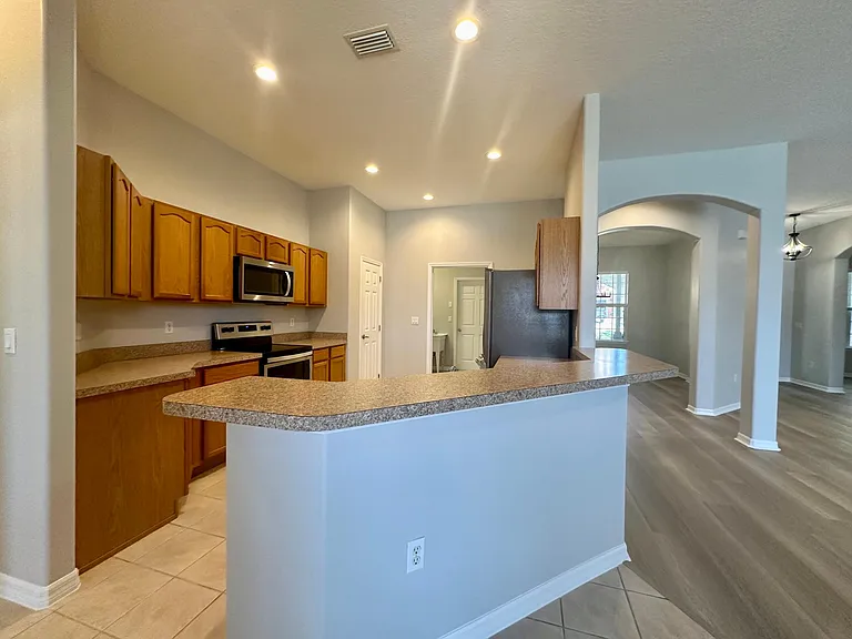 916 White Oak Way — Photo 13