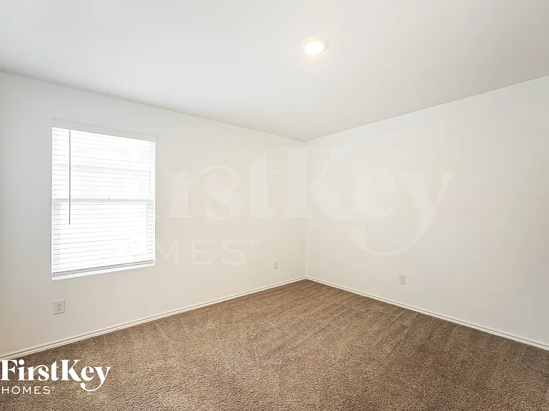 1335 White Willow — Photo 15