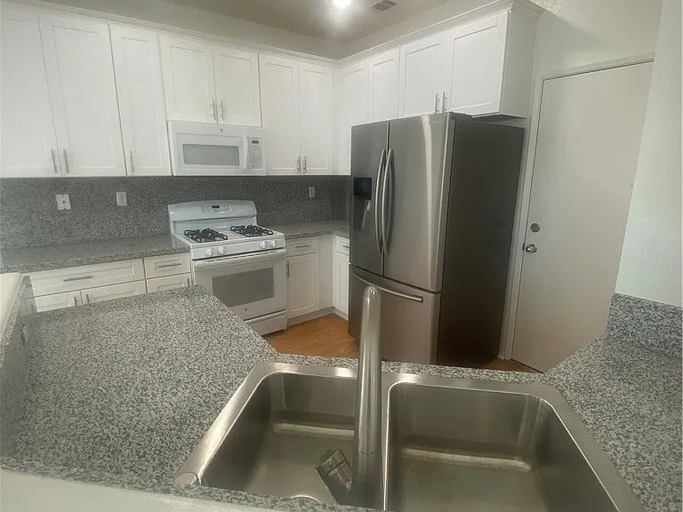 14920 Eureka Ct — Photo 4