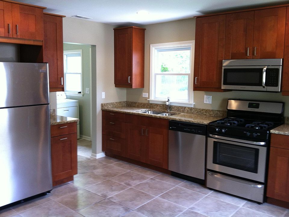 2nd image of 1130 Grant St