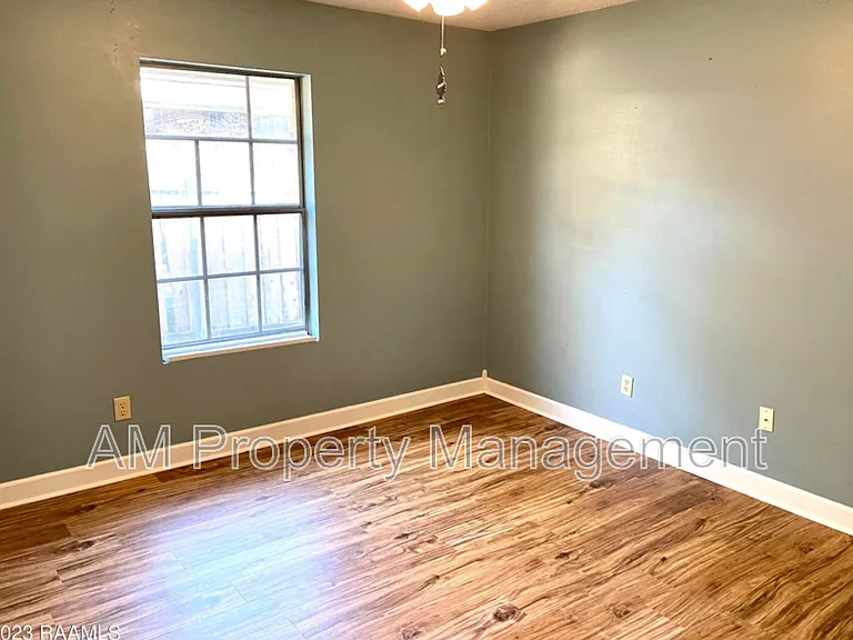 128 Longfellow Dr — Photo 8